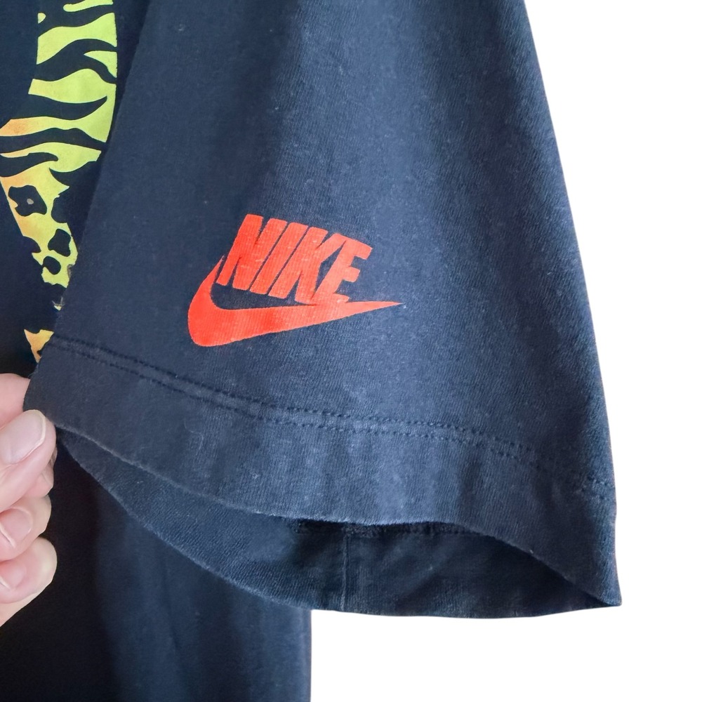 Nike Air Tee Mens M Black Graphic T-Shirt Casual - Picture 3 of 9